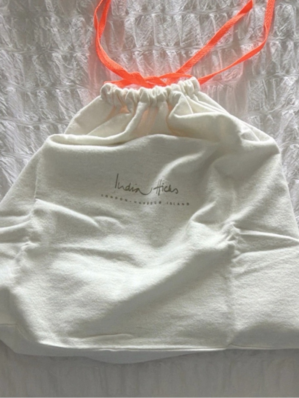 India Hicks Insider Bag in Stingray with Gold Zipper - Picture 4 of 4